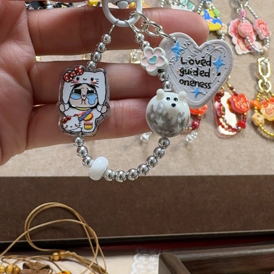 白色哭哭钥匙扣小提溜