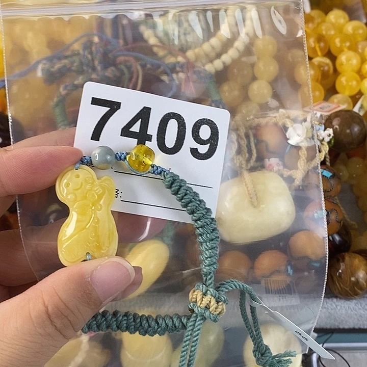蜜蜡未镶嵌珠宝奇石
