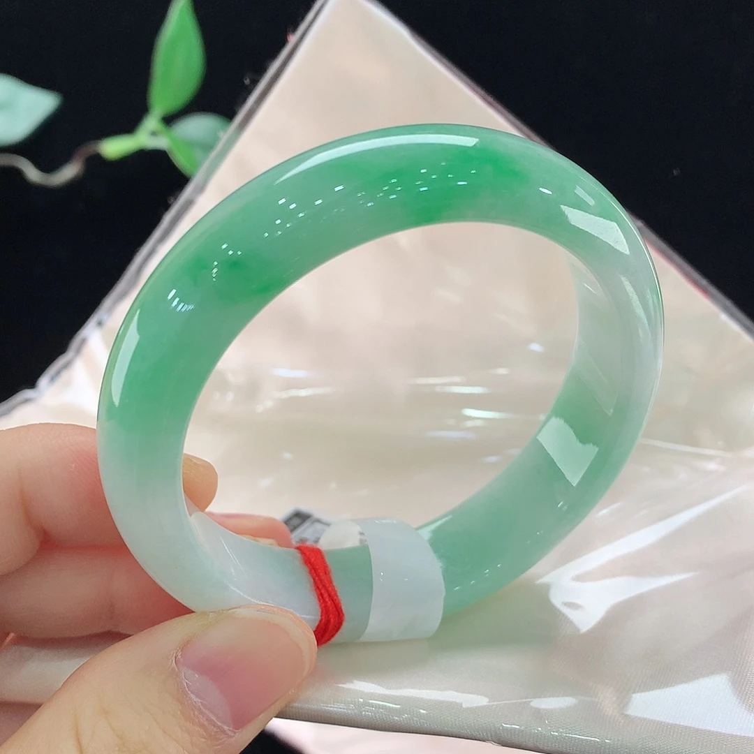 翡翠未镶嵌手镯1013