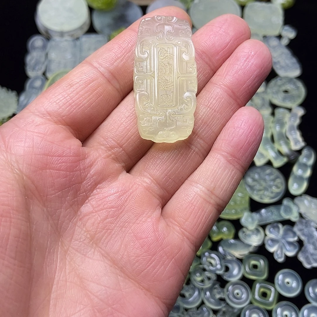 蛇纹石玉未镶嵌颈饰