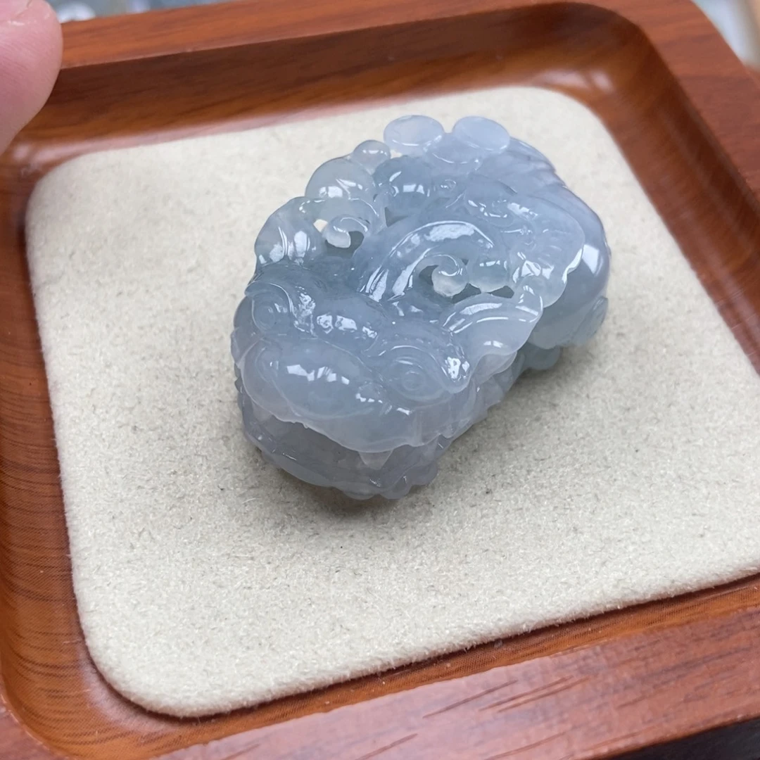 翡翠未镶嵌颈饰如意