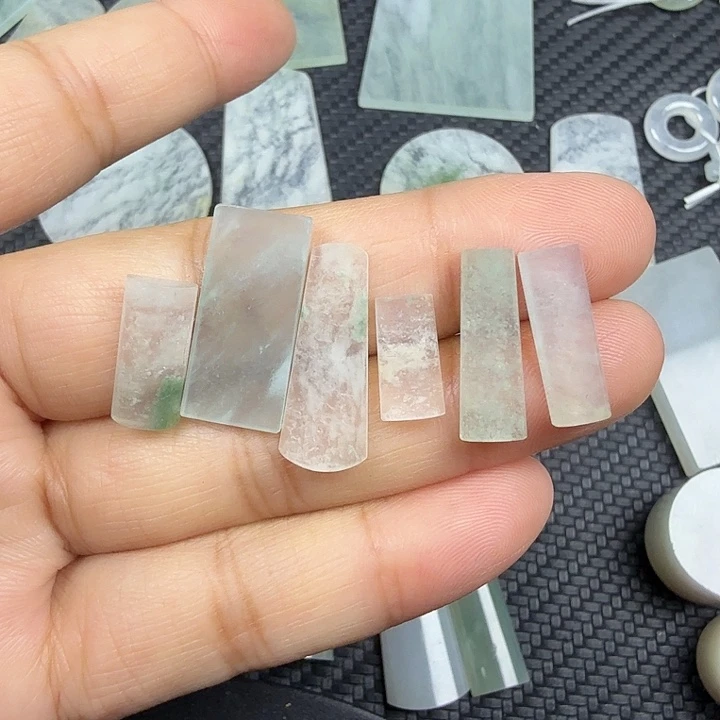 临***霁颈饰未镶嵌翡翠天然缅甸A货翡翠