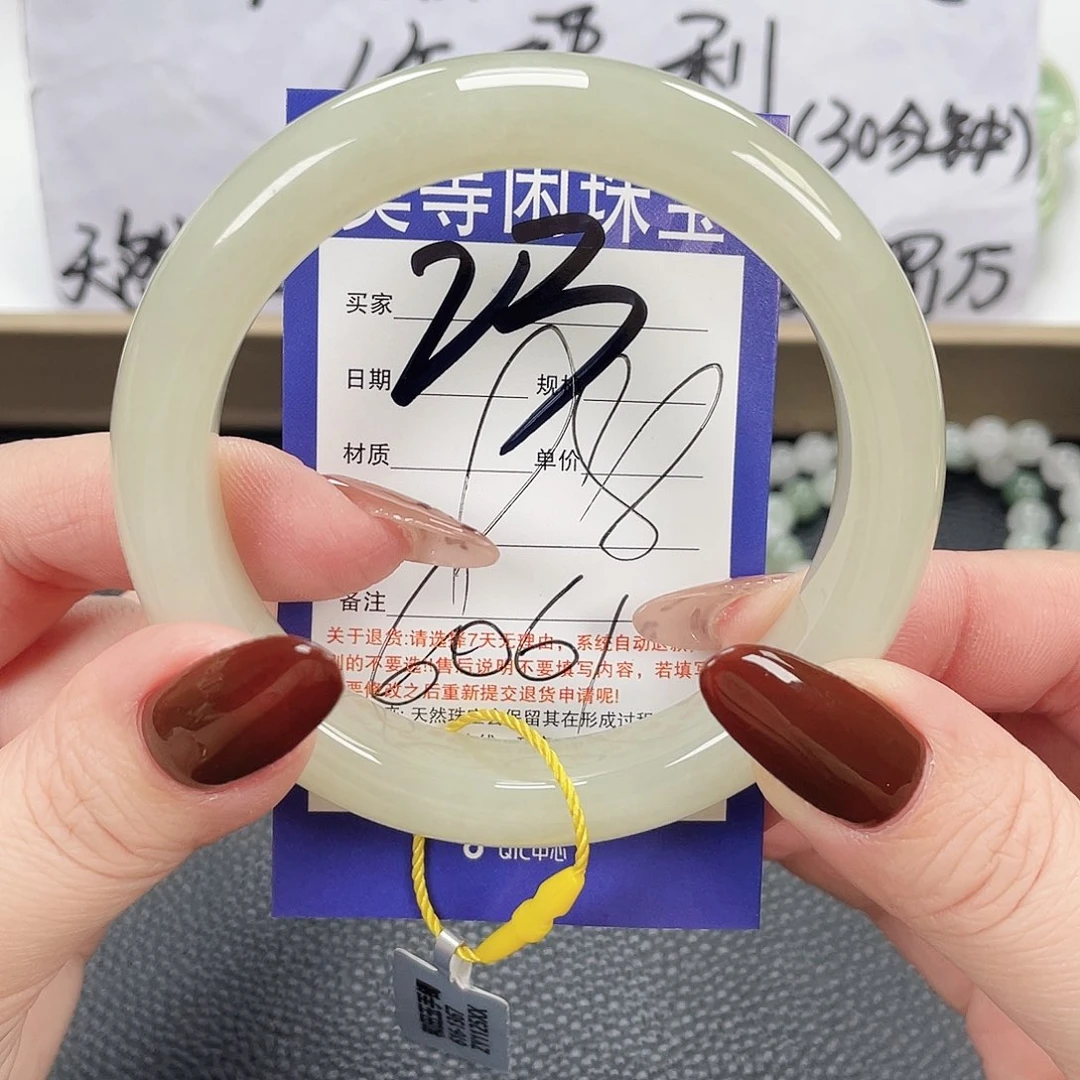 和田玉未镶嵌手镯