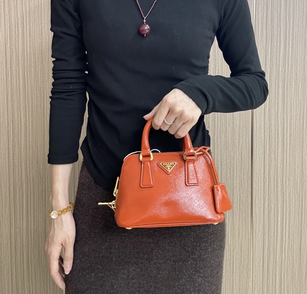 95新 Prada/普拉达 橘色贝壳mini包/H02817