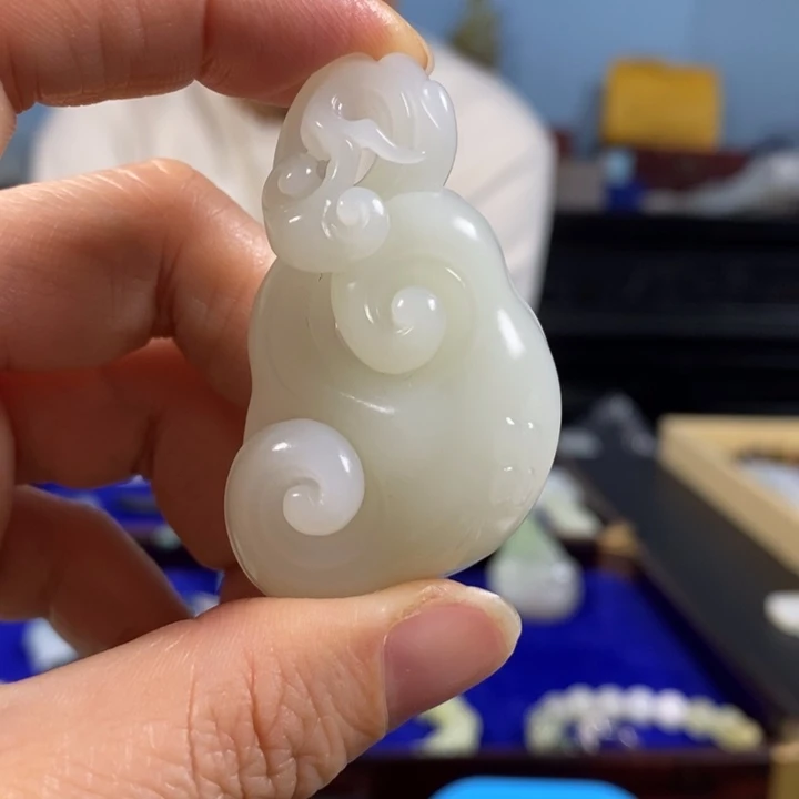 读***人和田玉未镶嵌颈饰