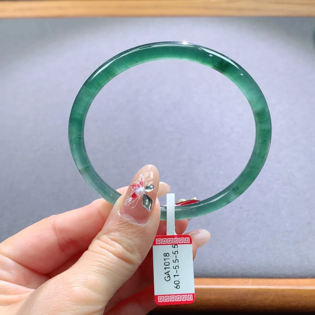 翡翠手镯未镶嵌天然翡翠手镯