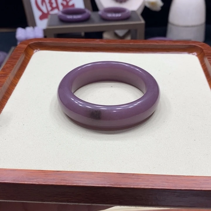 ****飞石英质玉手镯未镶嵌