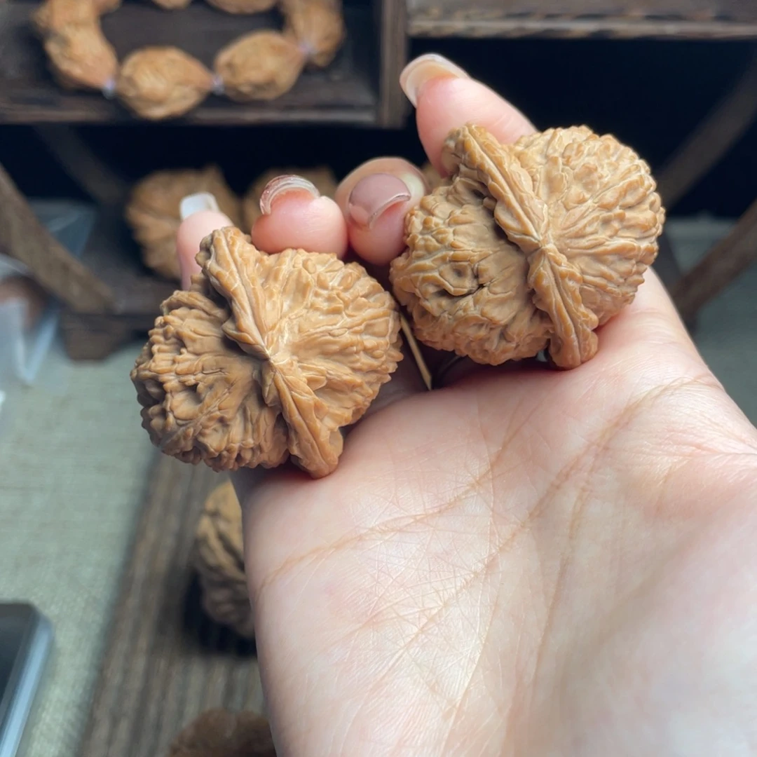 亨***阁吊坠文玩核桃三角白39 头货