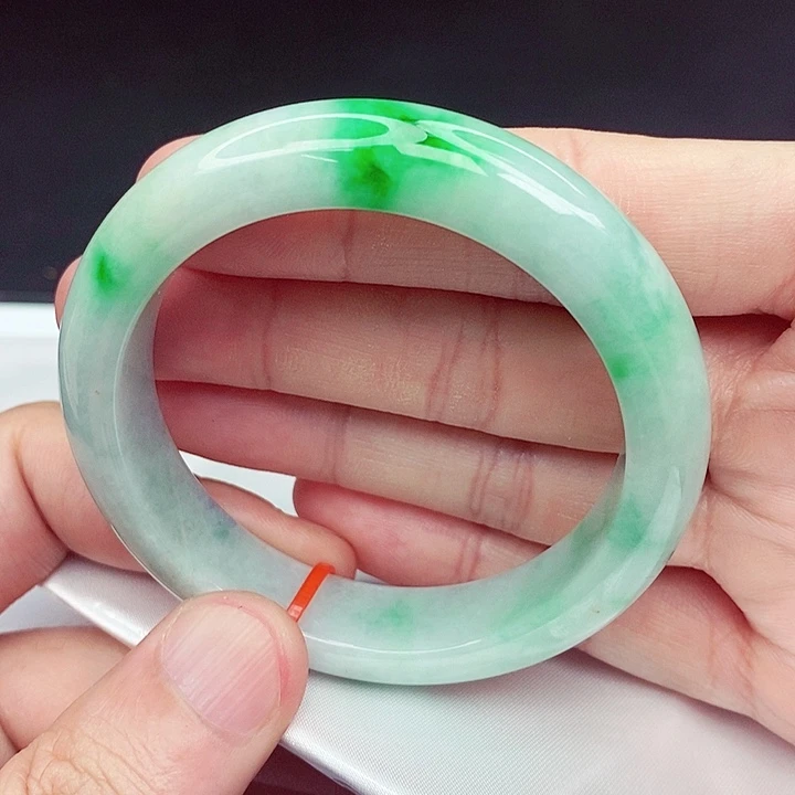 翡翠手镯未镶嵌55圈