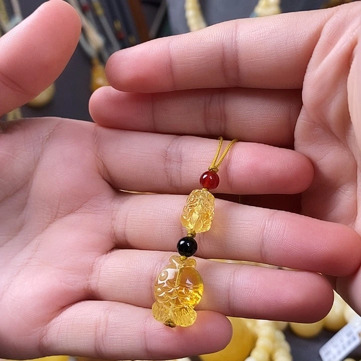 裸石琥珀未镶嵌雕刻件