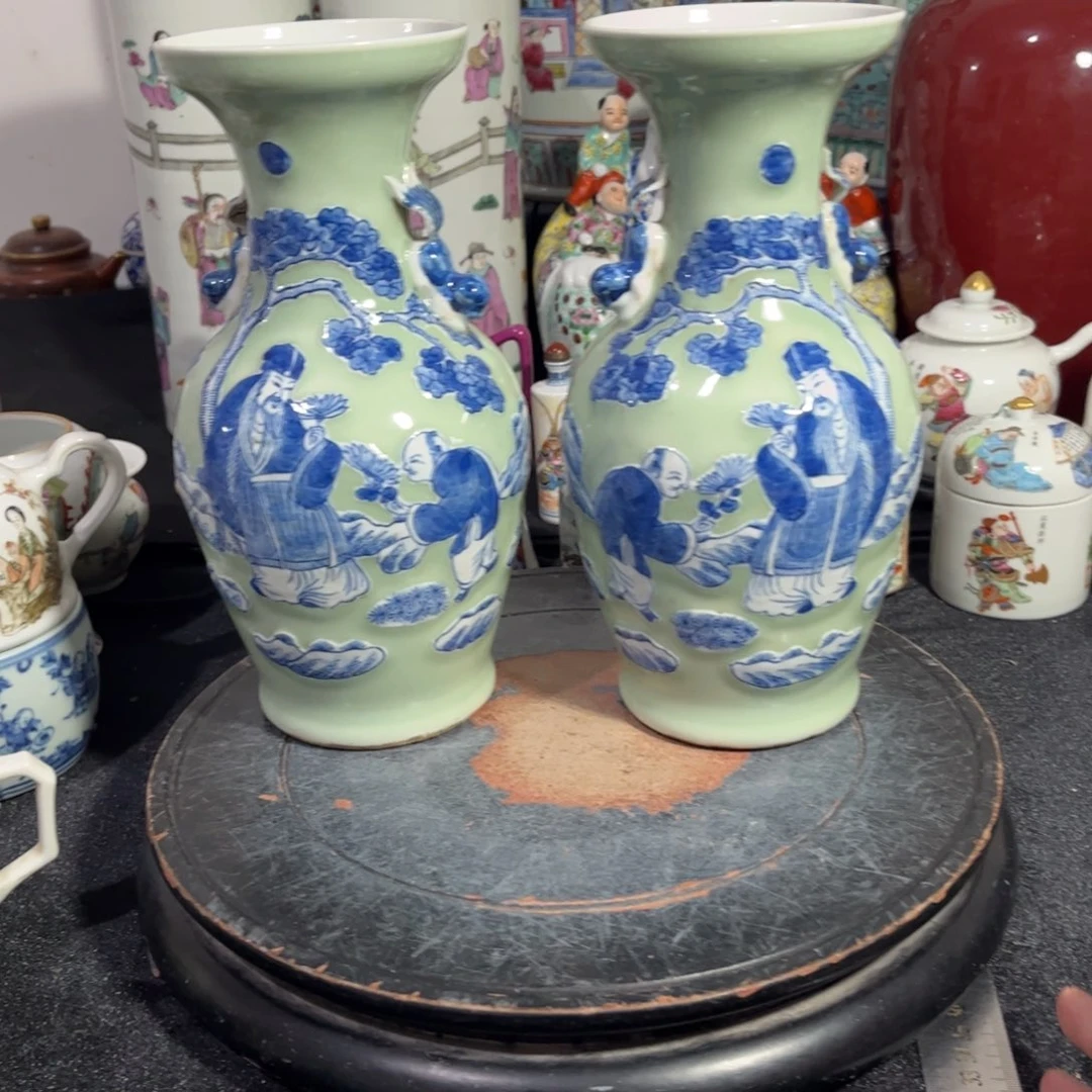 摆件豆青人物故事双耳瓶一对