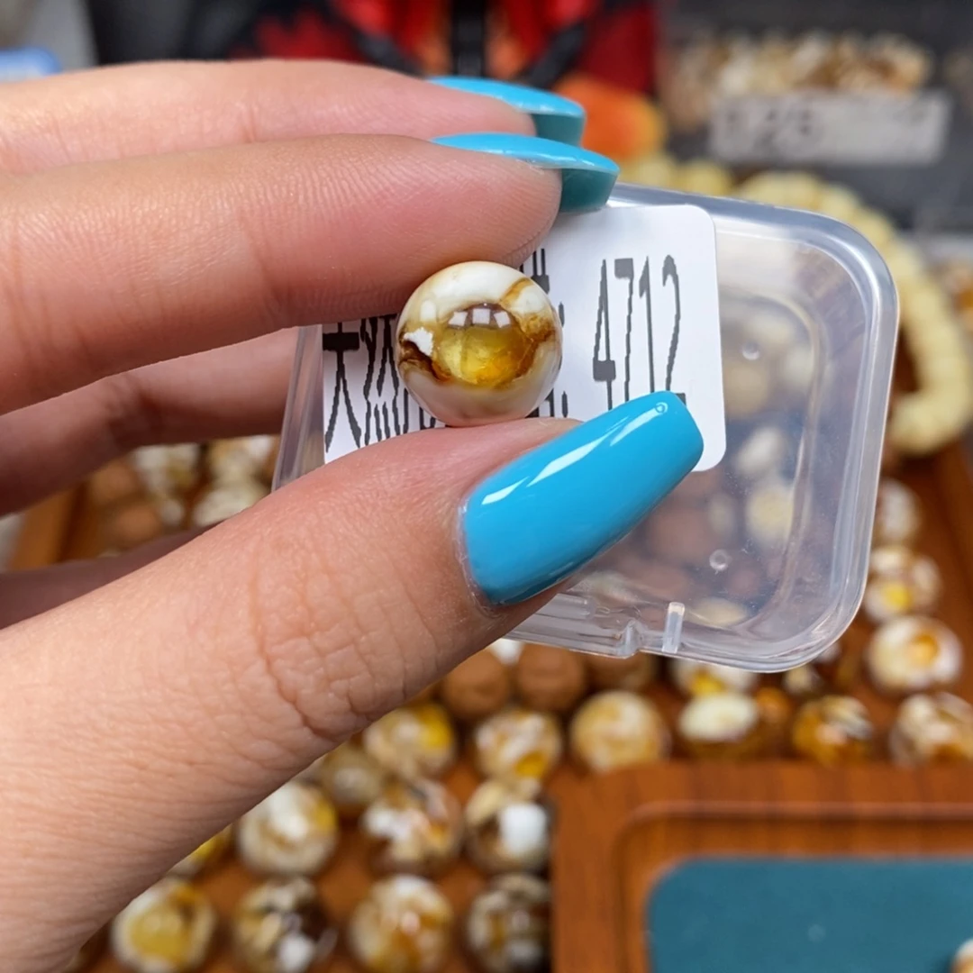 蜜蜡未镶嵌珠宝奇石4712