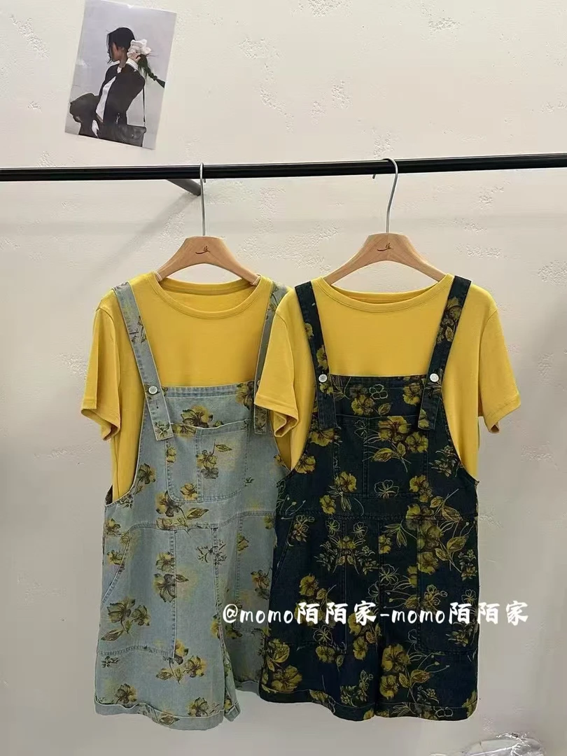 夏季薄款花色牛仔背带裤搭配休闲减龄小衫套装