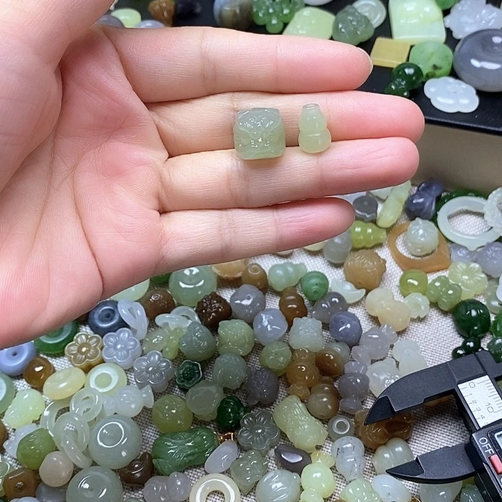 未镶嵌和田玉挂件幸*草