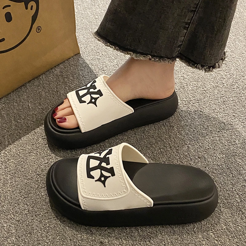 拖鞋女款夏季外穿2025年新款时尚厚底松糕凉拖网红超火沙滩一字拖