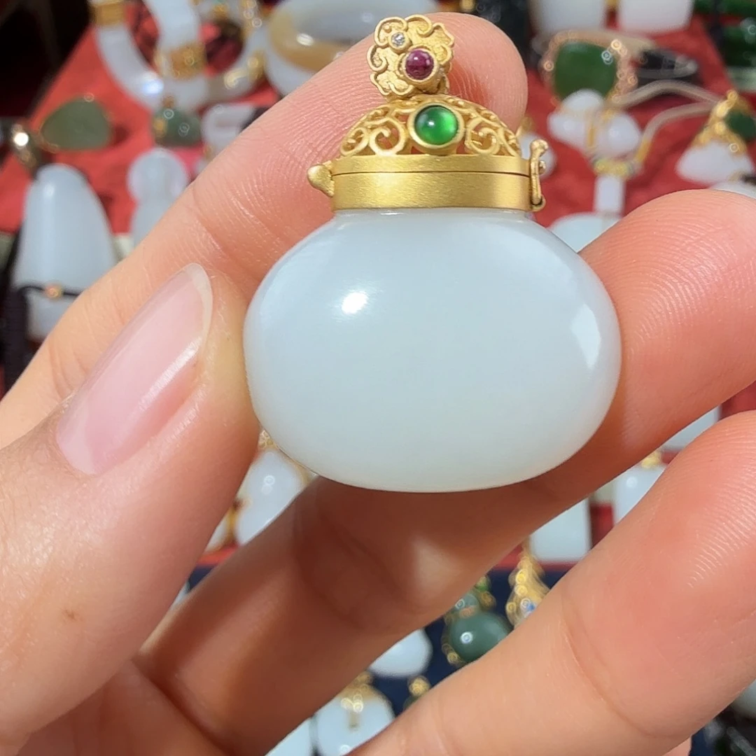 和田玉18K金镶嵌颈饰