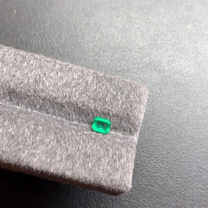 裸石未镶嵌祖母绿