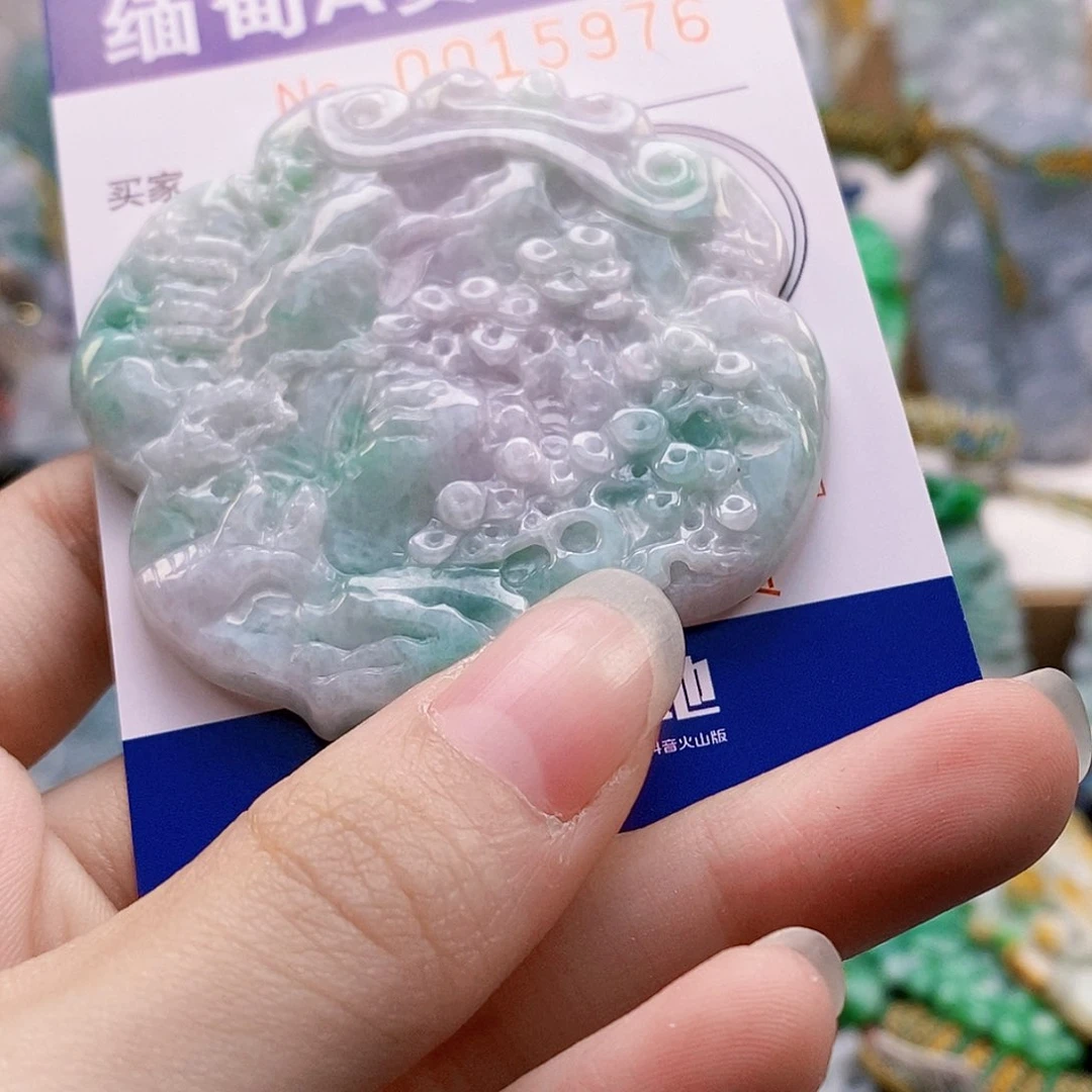 吊坠(不含链)未镶嵌翡翠