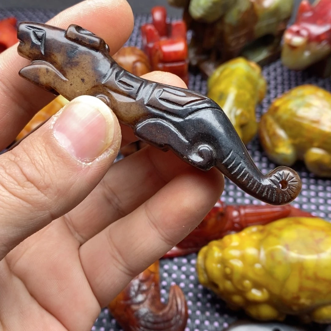 蛇纹石玉颈饰未镶嵌会***骨