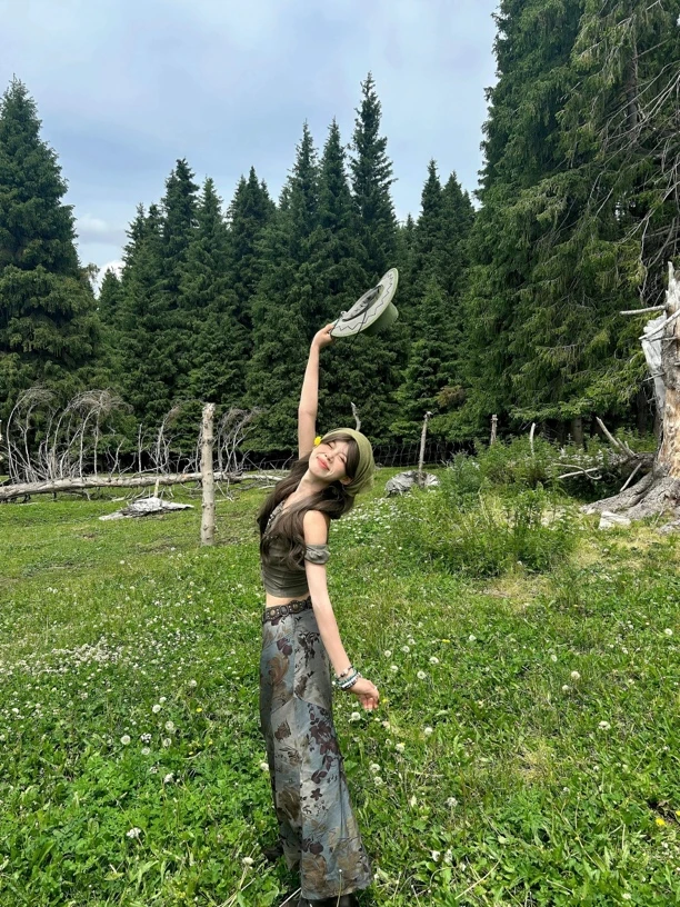 废土风复古绿色蕾丝花边拼接短袖T恤小众露背芭蕾风方领绑带上衣