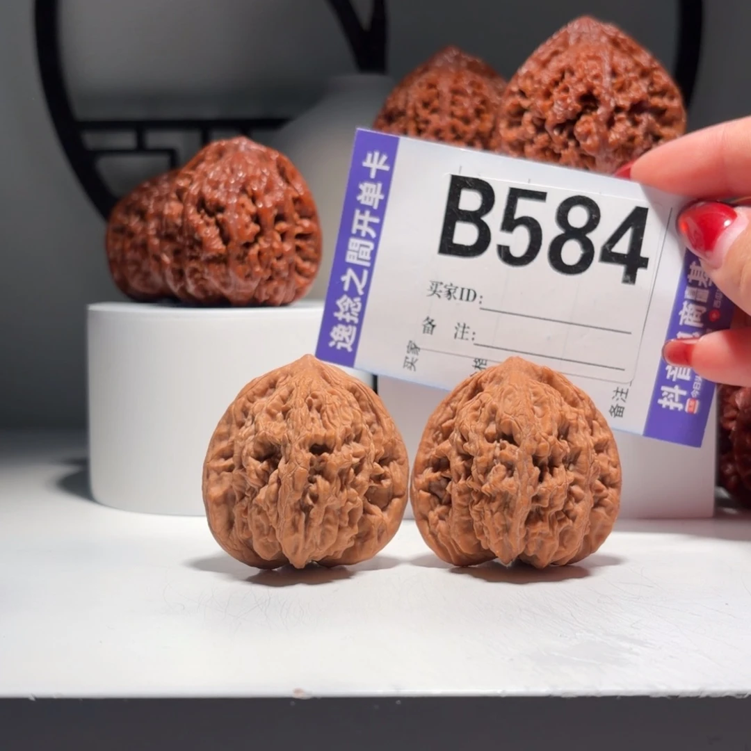 文玩核桃吊坠584 号堂上虎头 尺42