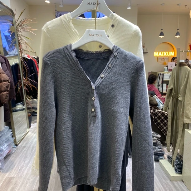 麦寻秋冬新款蕾丝拼接V领长袖针织打底ztlzs32y