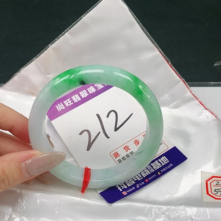 翡翠手镯未镶嵌翡翠12