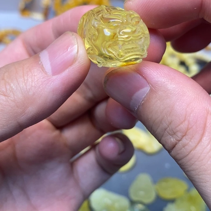 未镶嵌琥珀珠宝奇石