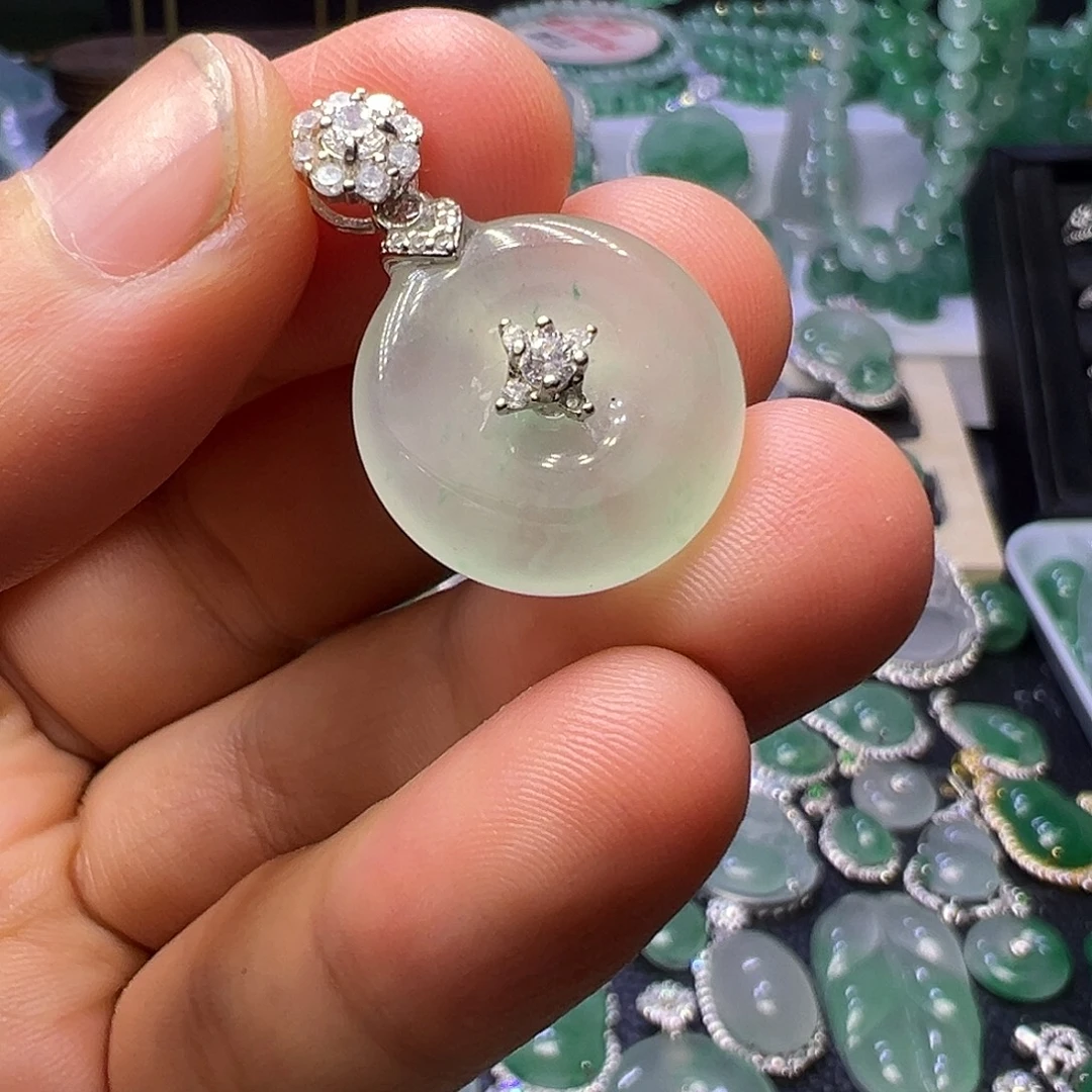 石英质玉（非洲翠）未镶嵌颈饰