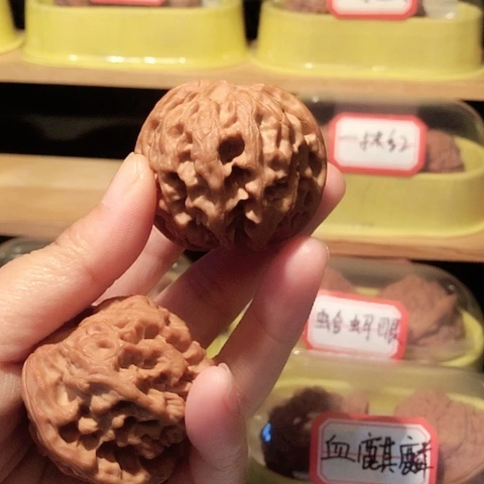 核*念文玩核桃把件血狮