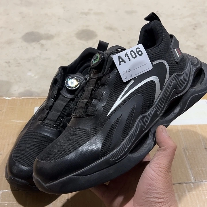 106号。 46码防砸防刺劳保鞋。鞋底磨损介意勿拍