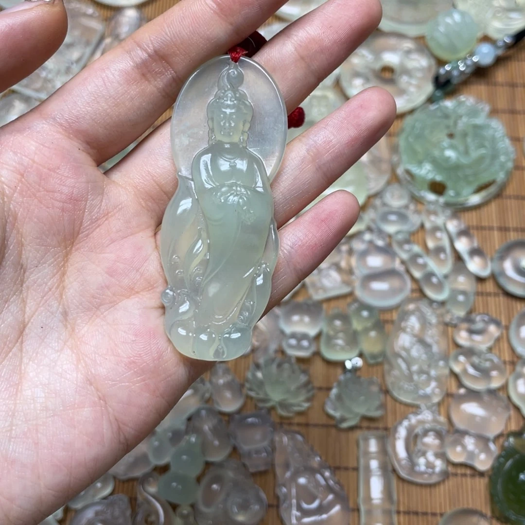 蛇纹石玉未镶嵌颈饰青*