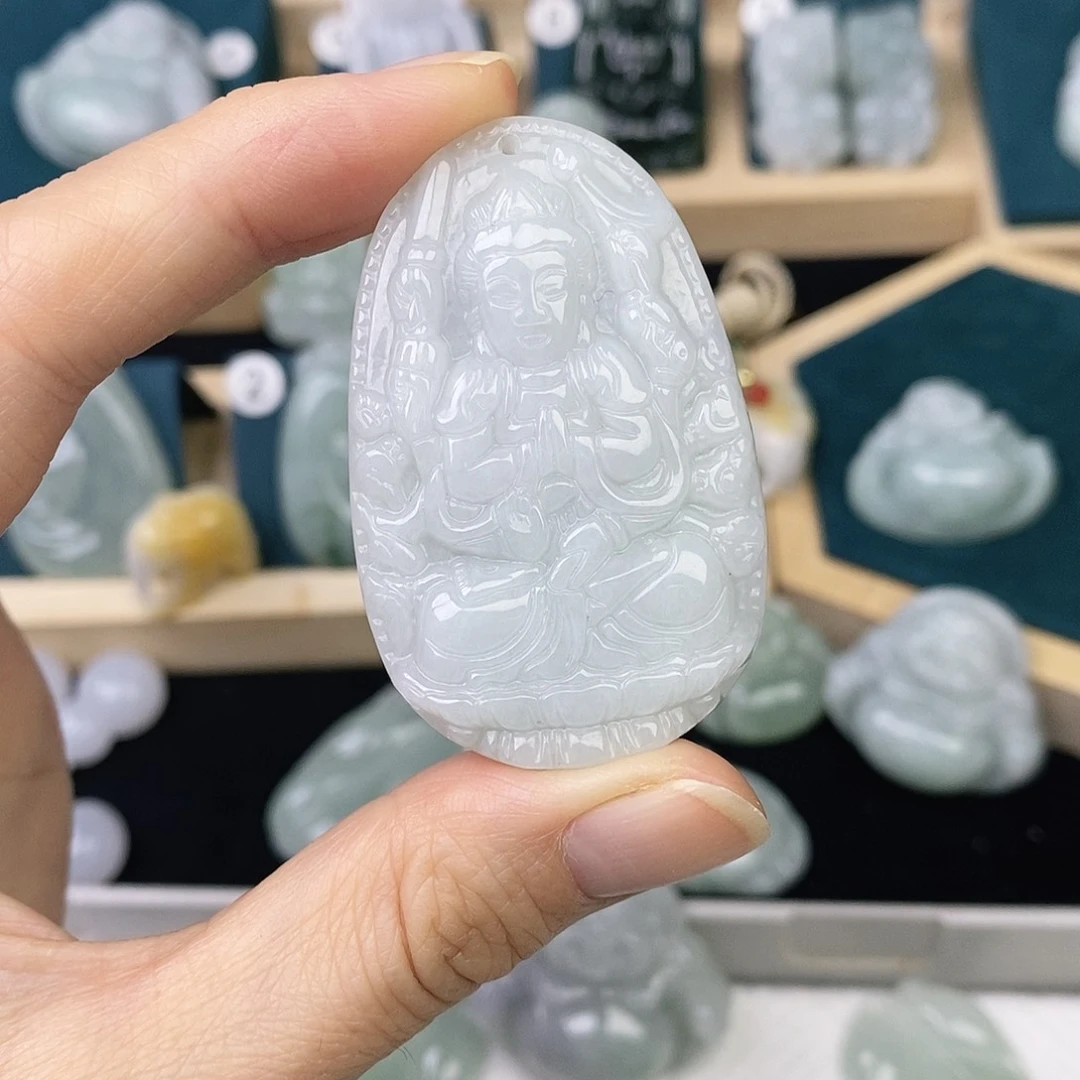 翡翠未镶嵌颈饰千手观音