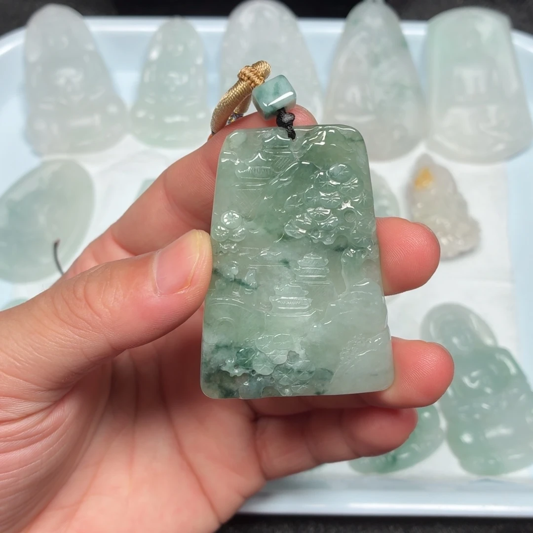 翡翠未镶嵌颈饰山水牌