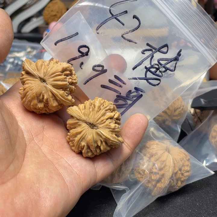 文玩核桃把件《****哥四座楼