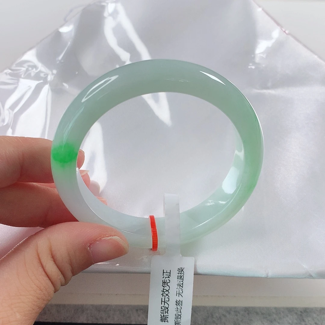 翡翠手镯未镶嵌①②