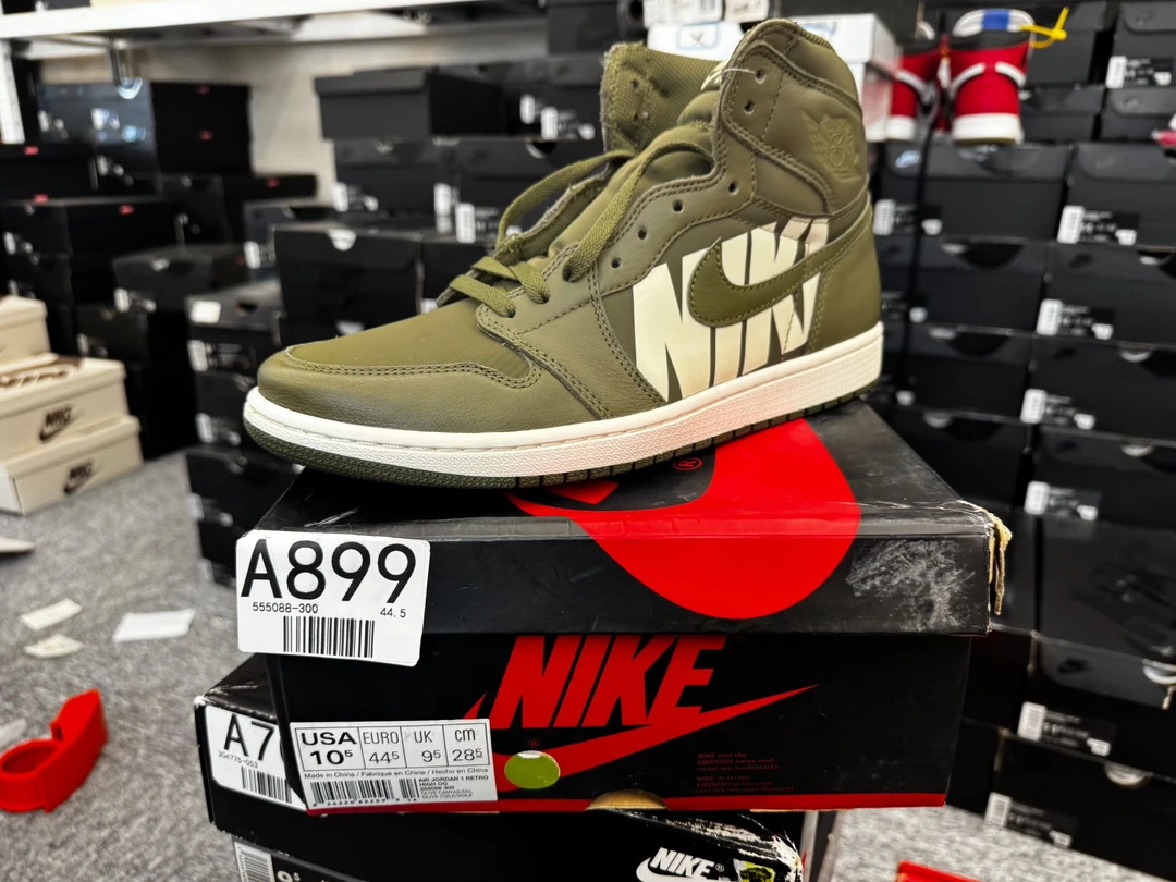 nike aj1 深绿运动鞋 全新原盒 44.5码 12.3 bai A899