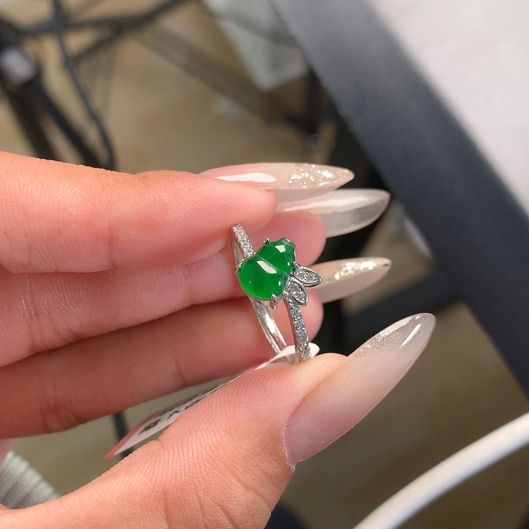 魏***魏翡翠未镶嵌戒指戒指