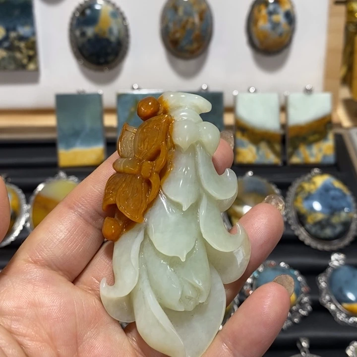 蛇纹石玉未镶嵌颈饰