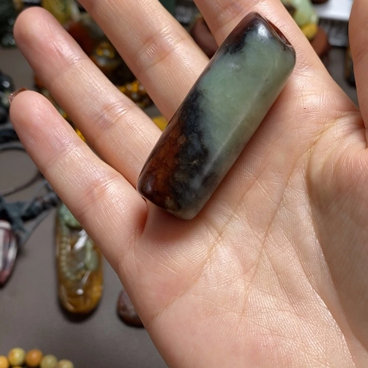 回***涯未镶嵌岫岩河磨玉（透闪石质玉）珠宝奇石