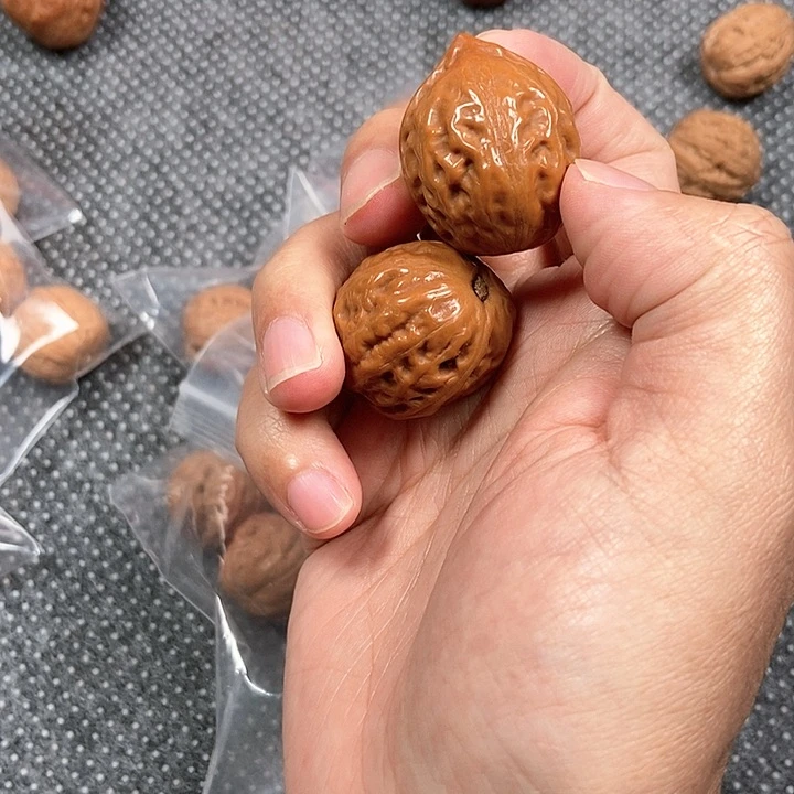 文玩核桃吊坠光头强