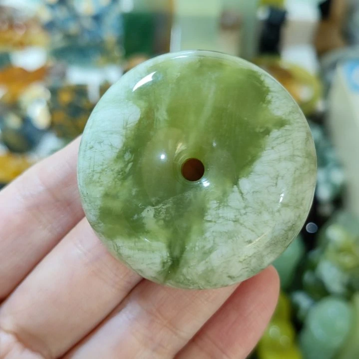 岫玉未镶嵌平安扣