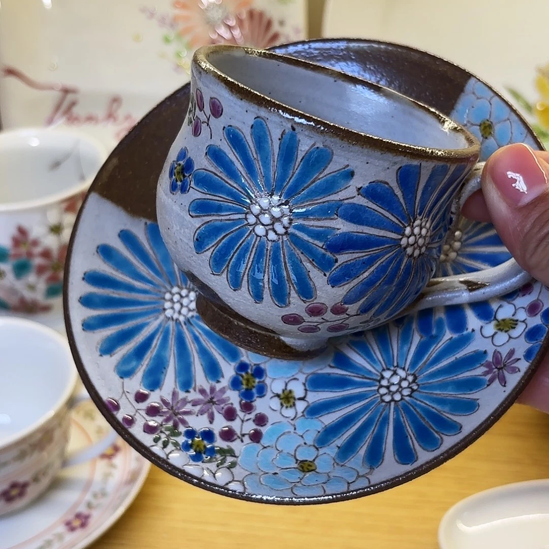 瓷           色绘游