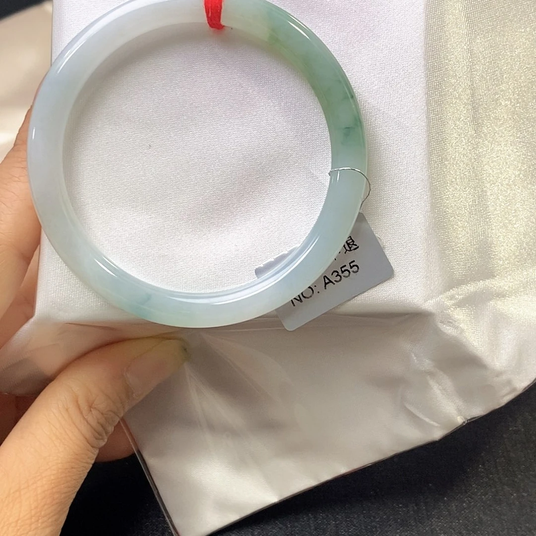 翡翠未镶嵌手镯（圆镯）53.5