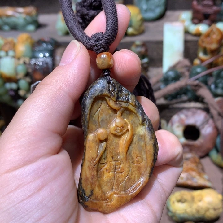 未镶嵌岫岩河磨玉（透闪石质玉）把件