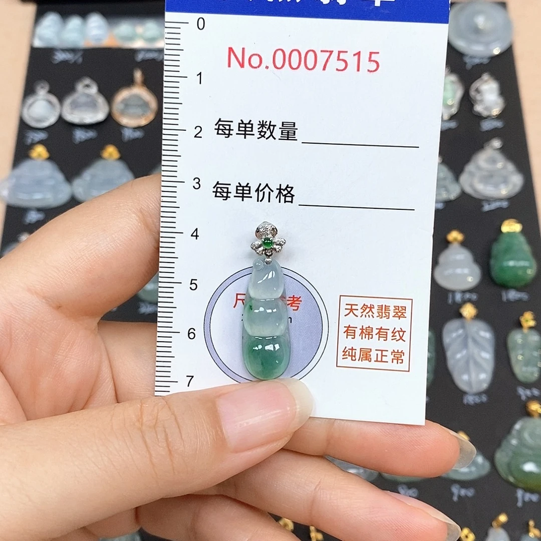 颈饰18K金镶嵌翡翠