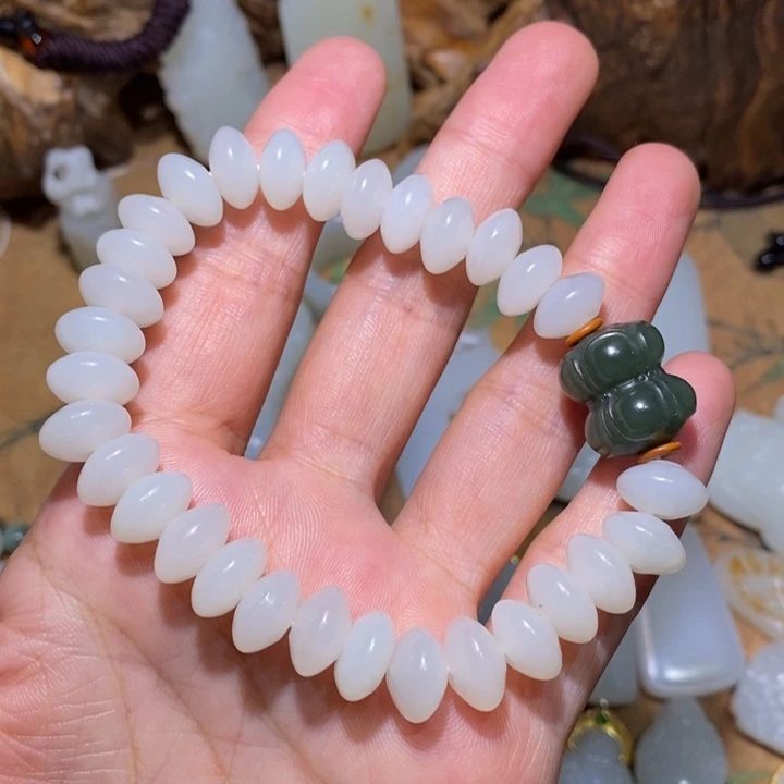 和田玉（糖玉）未镶嵌颈饰