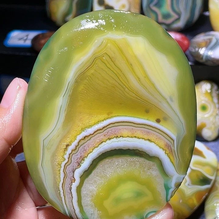 密***钥玛瑙/玉髓未镶嵌珠宝奇石