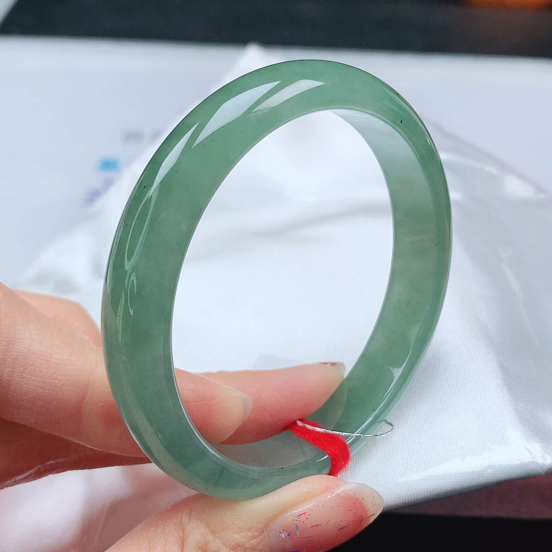翡翠手镯未镶嵌54圈