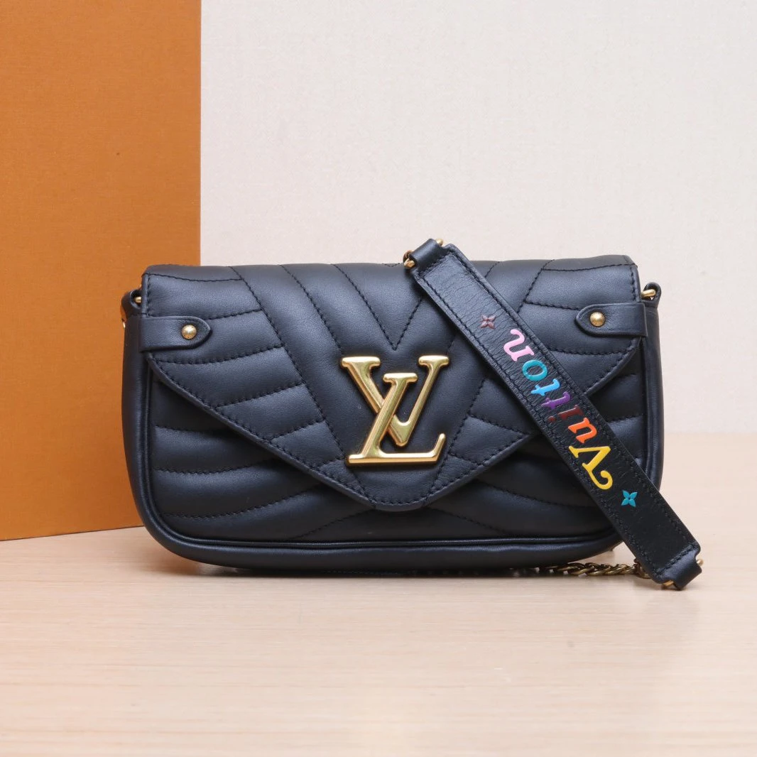 95新 LouisVuitton/路易威登 小花黑黑 New Wave 链条 WOC 黑色